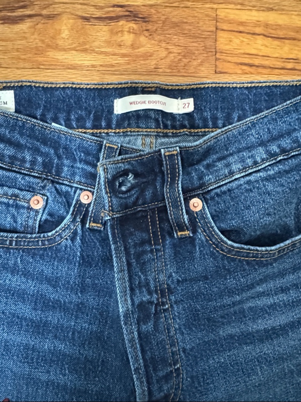 Levi’s “Wedgie Bootcut” - Size 27 - Picture 6 of 6